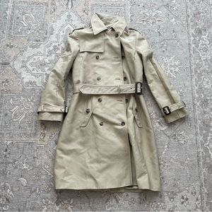 Water resistant trench coat